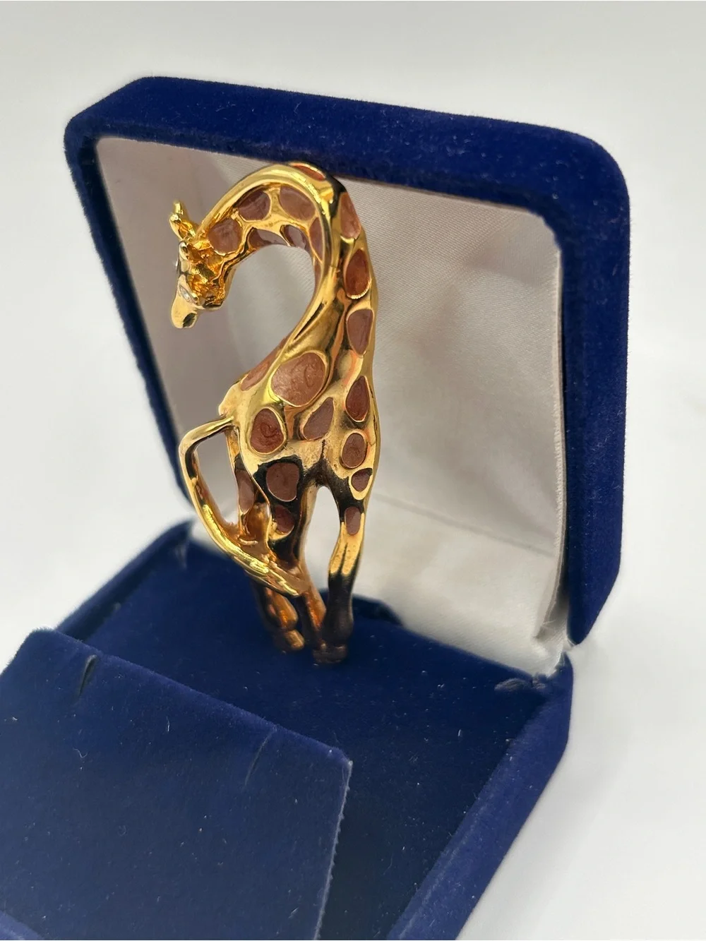 Gold Giraffe Brooch with Brown Enamel Crystal Accents - Picture 4 of 11